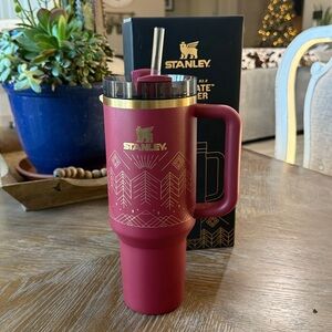 Stanley Cranberry Winterscape 40oz Quencher Tumbler